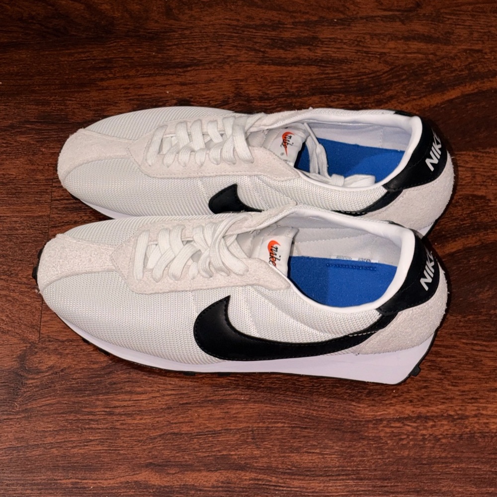 Nike size 10.5 - Picture 3 of 12